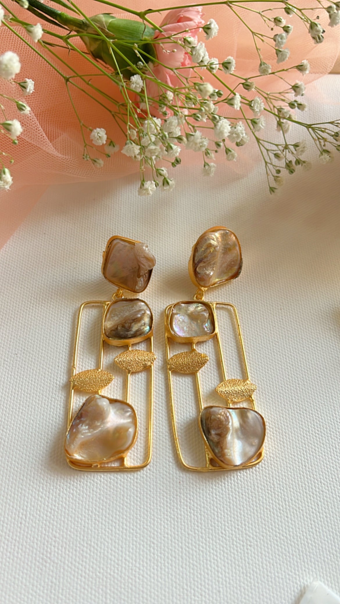 MOP Banni Earring