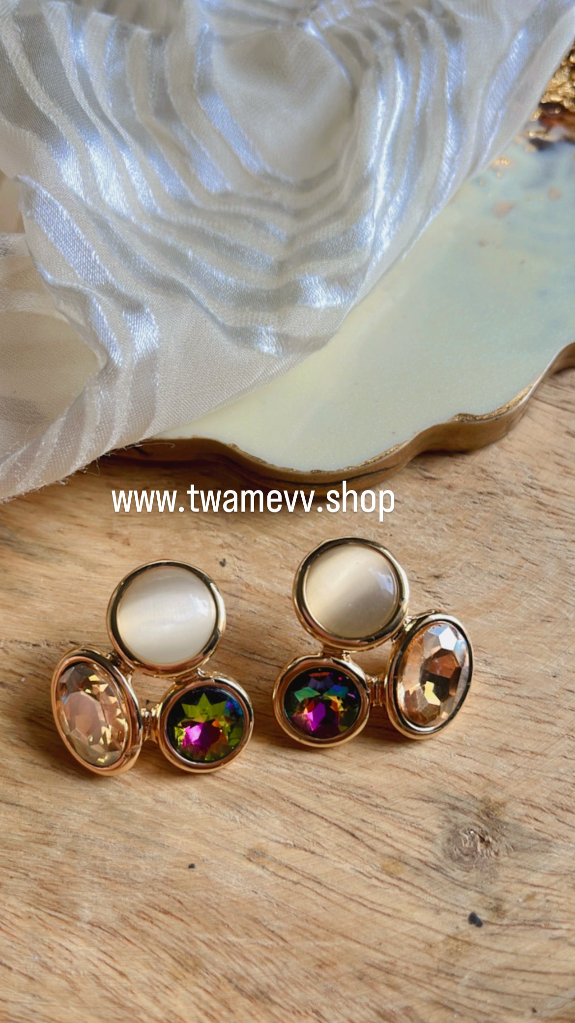 Naisa Golden Stud Earring