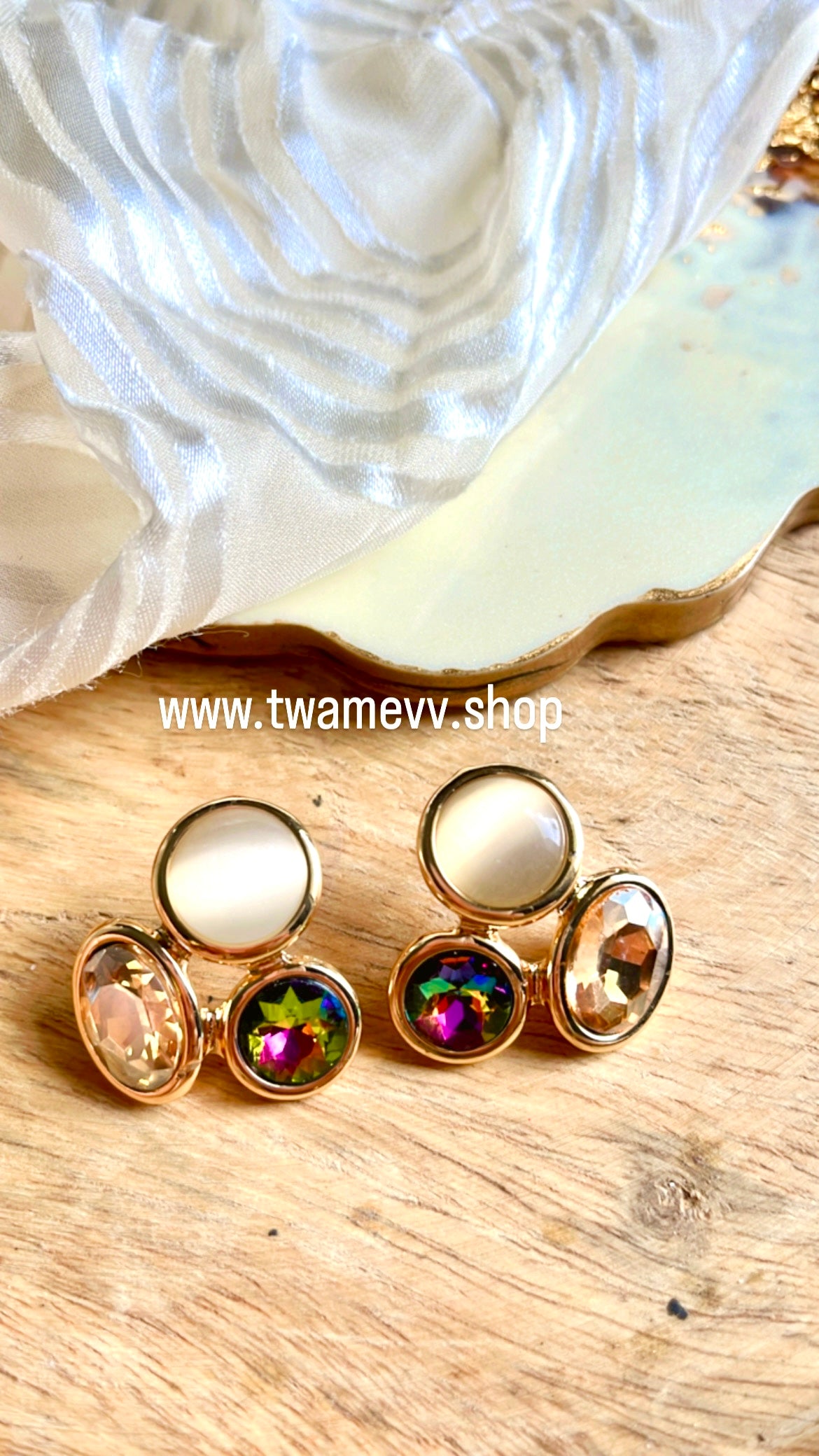 Naisa Golden Stud Earring