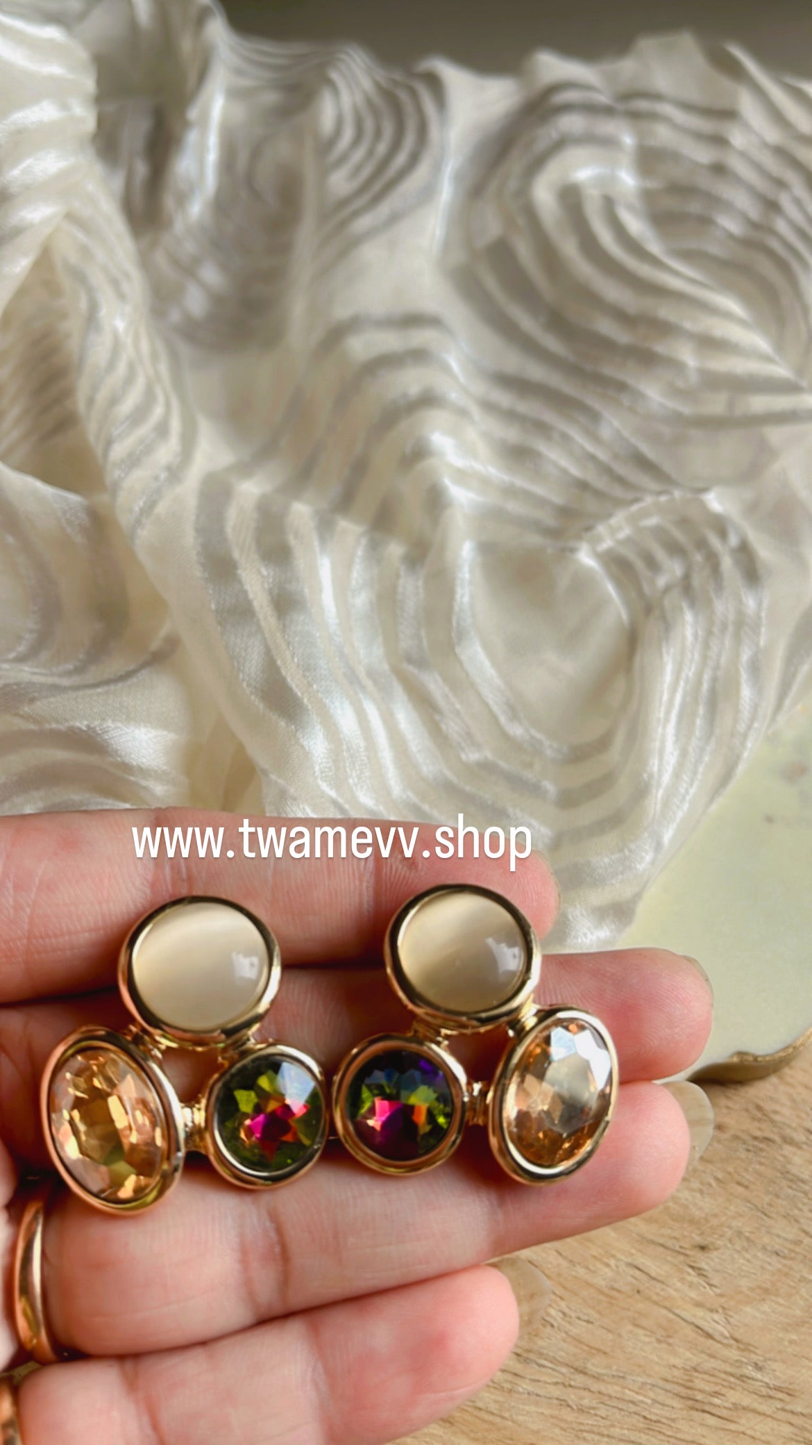 Naisa Golden Stud Earring
