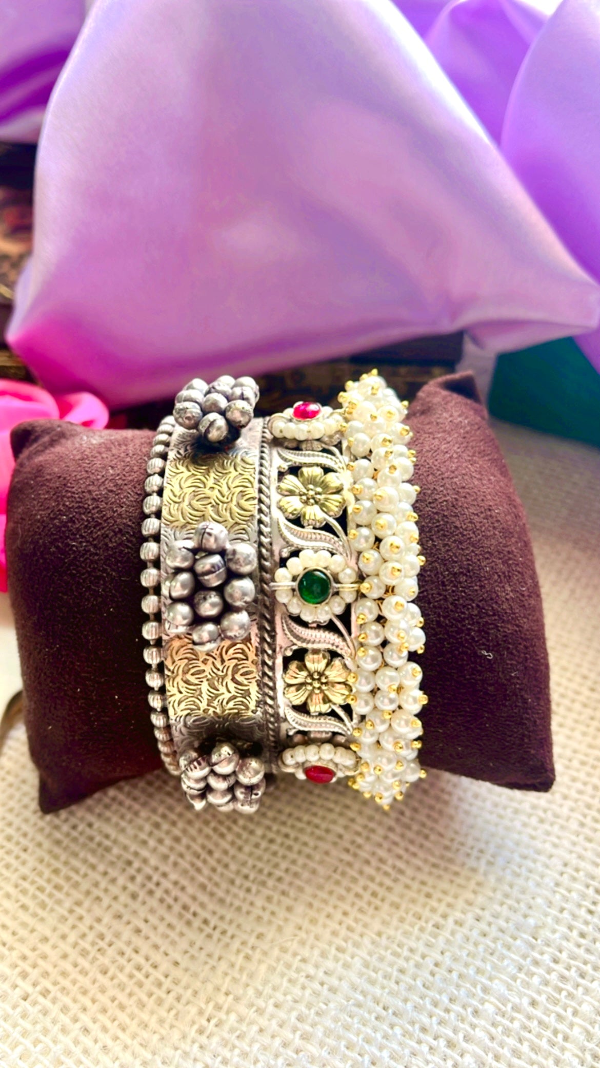 Riyanshika Silver Handcuff