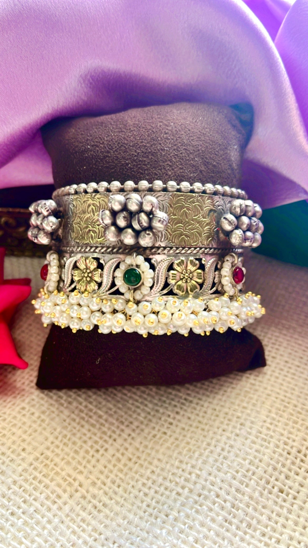 Riyanshika Silver Handcuff