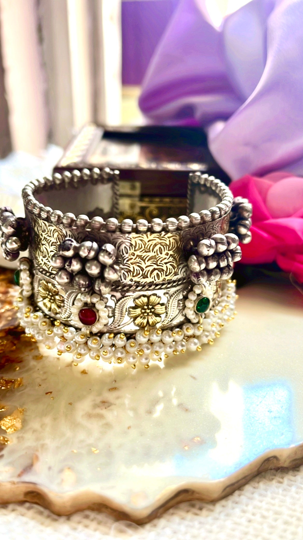 Riyanshika Silver Handcuff