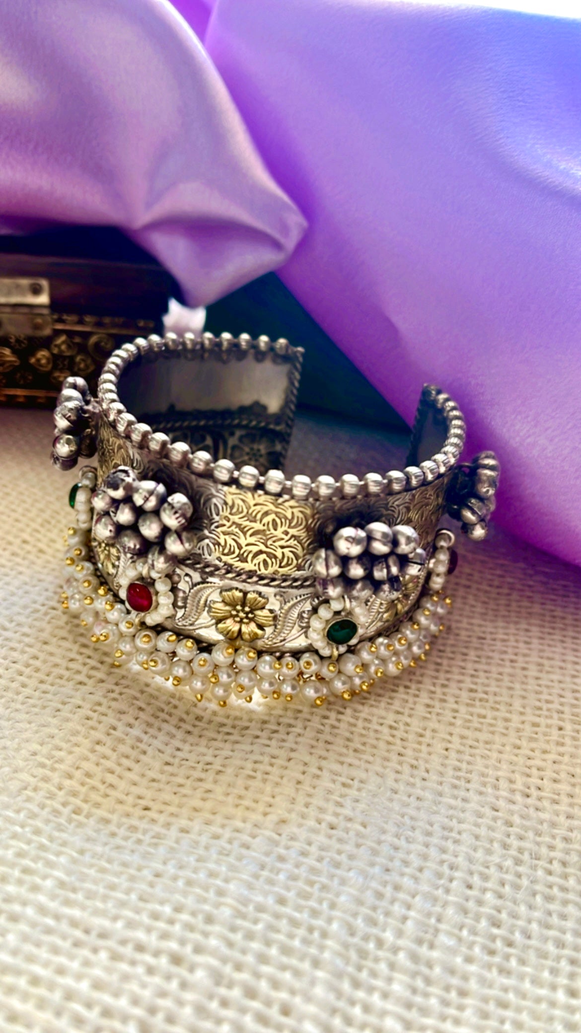 Riyanshika Silver Handcuff