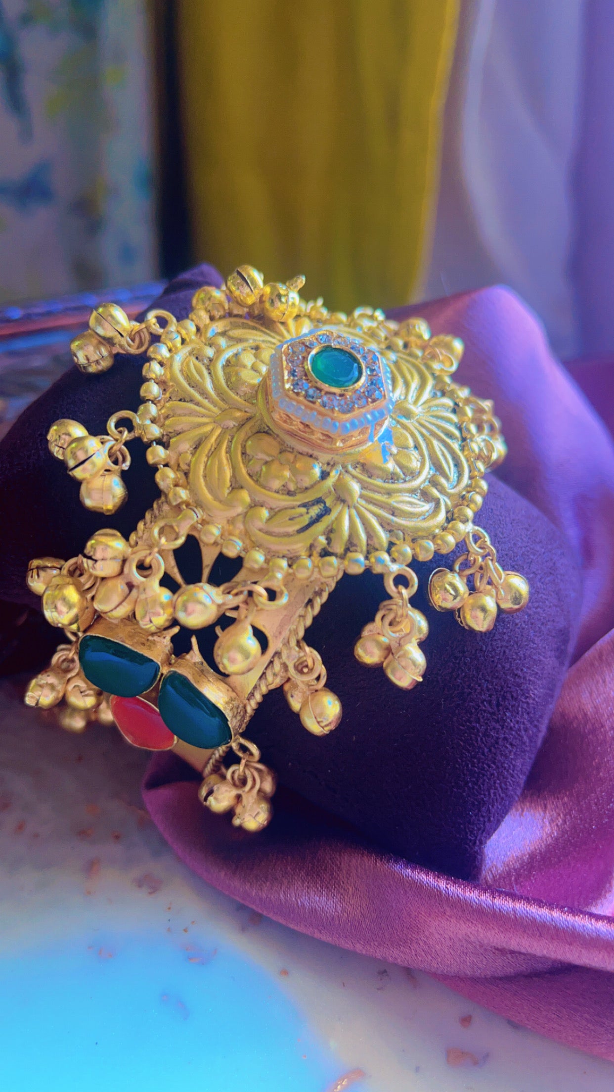 Moskshika Golden Handcuff