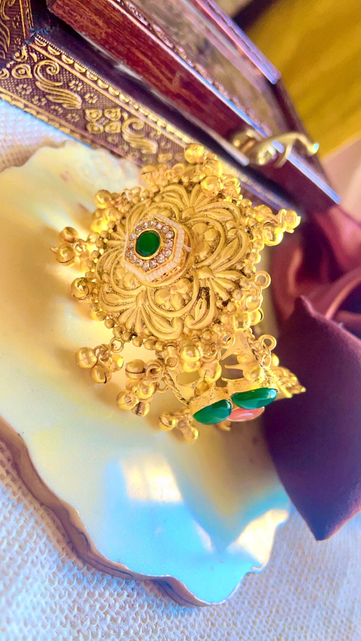 Moskshika Golden Handcuff
