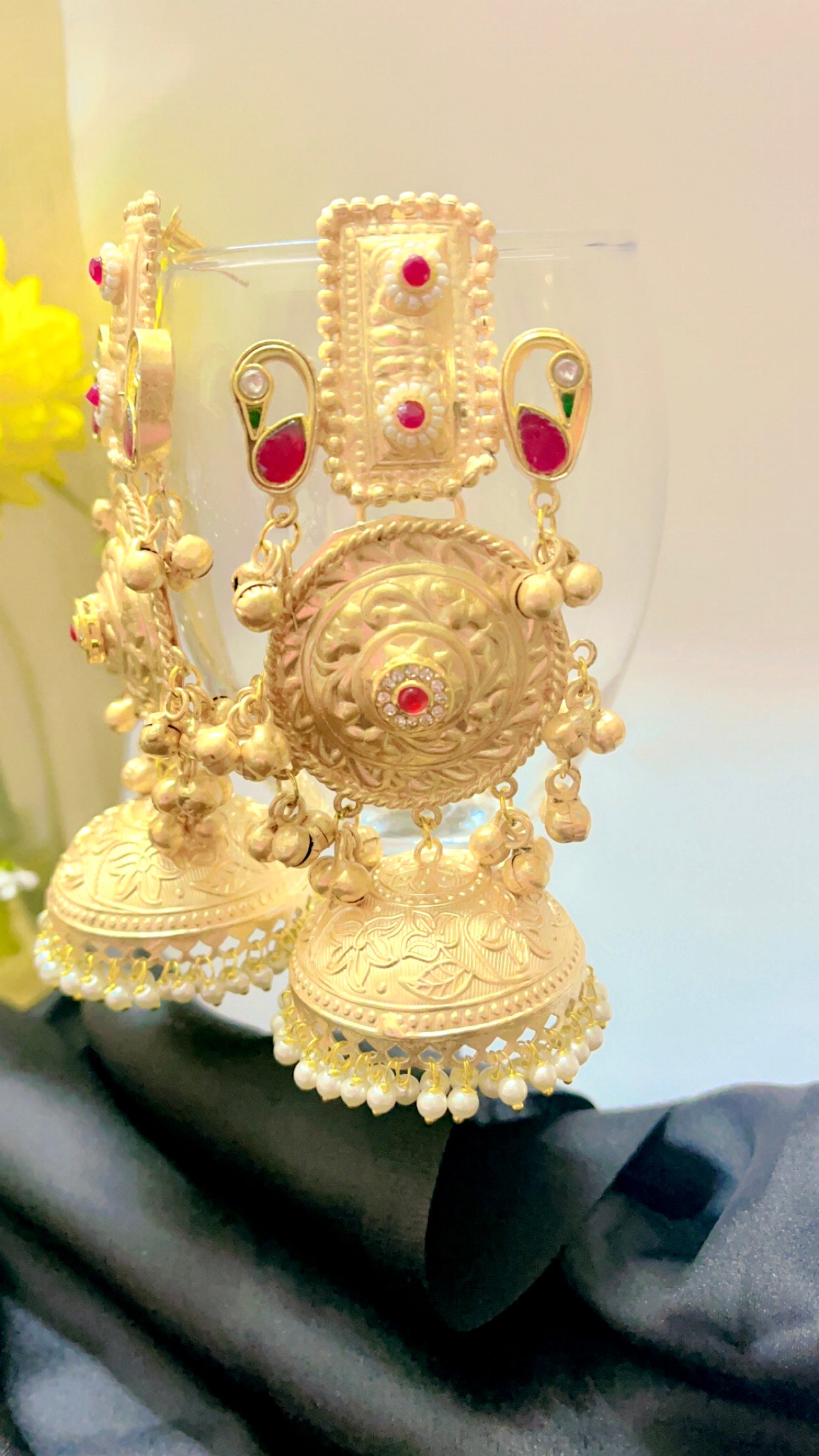 Golden Aanaya Jhumka Earring