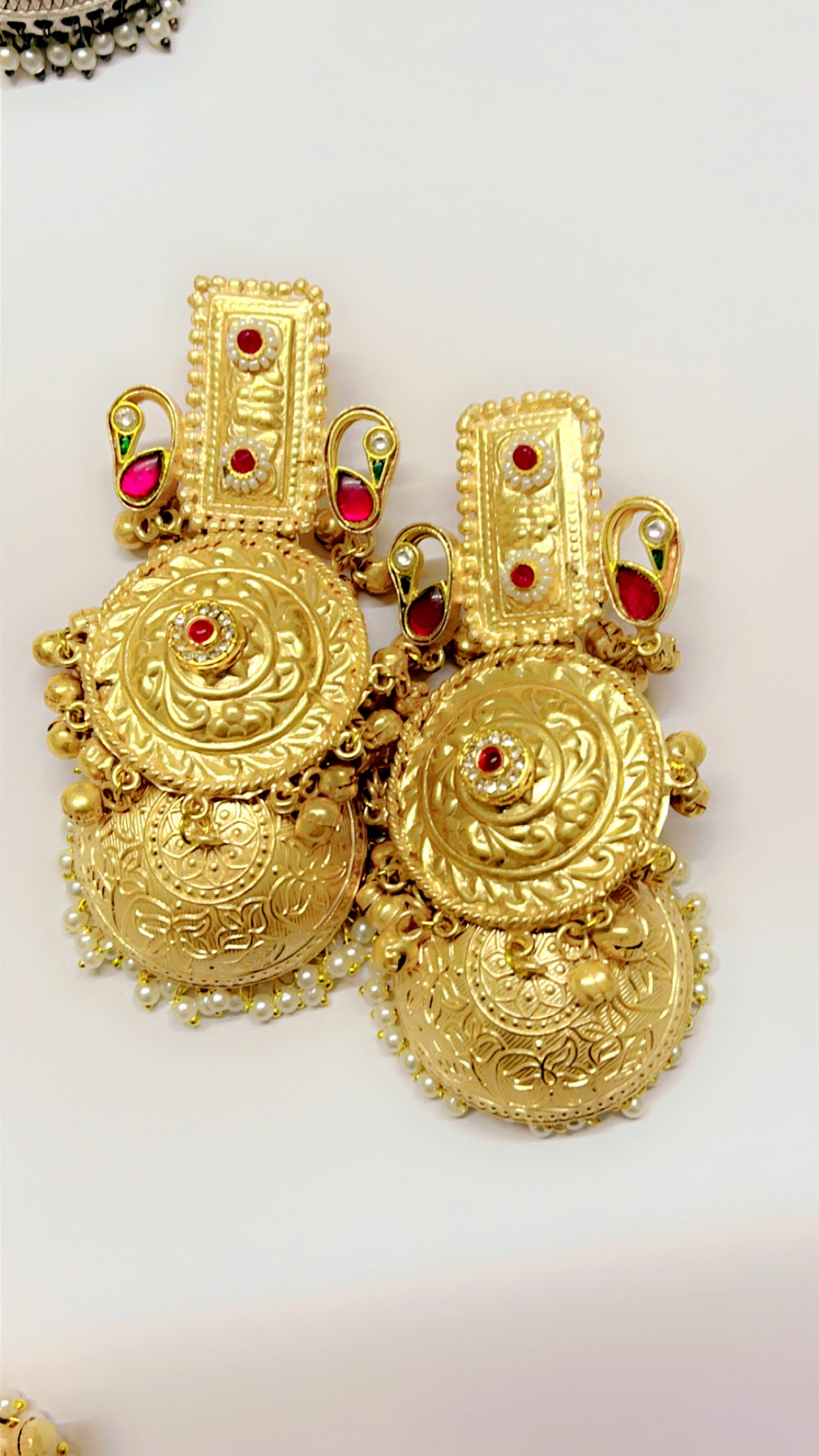 Golden Aanaya Jhumka Earring