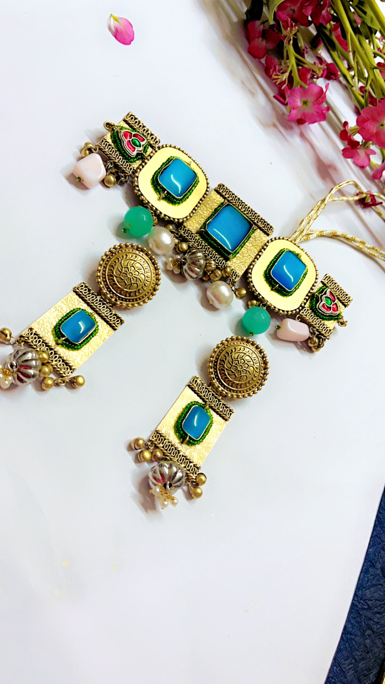 Neemisha Silver Neckpiece Set
