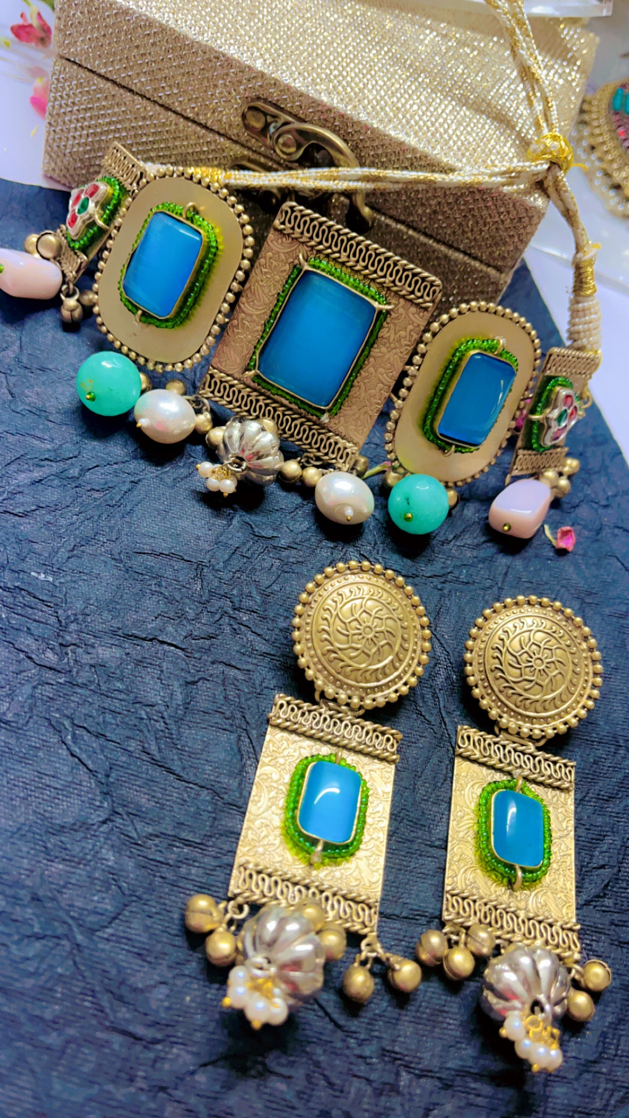 Neemisha Silver Neckpiece Set