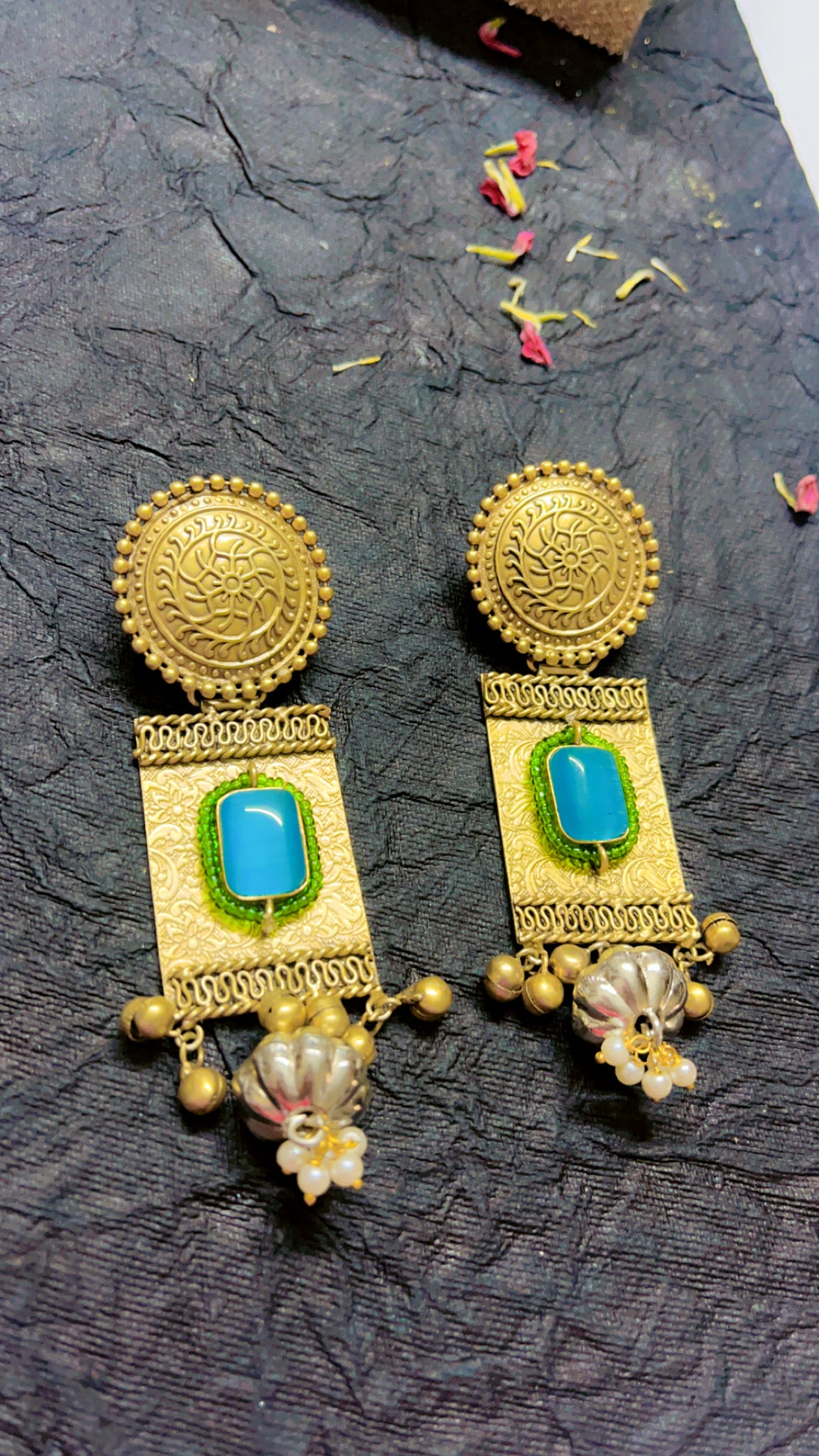 Neemisha Silver Neckpiece Set