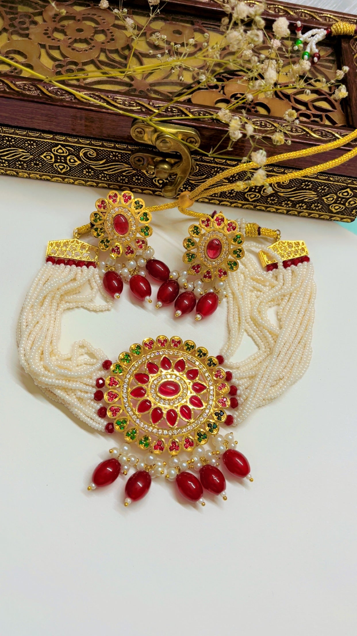 Aabhaya Pearl Neckpiece Set