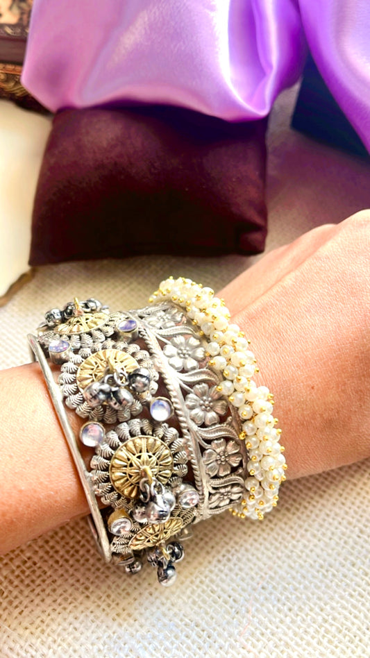 Madhavi Silver Handcuff