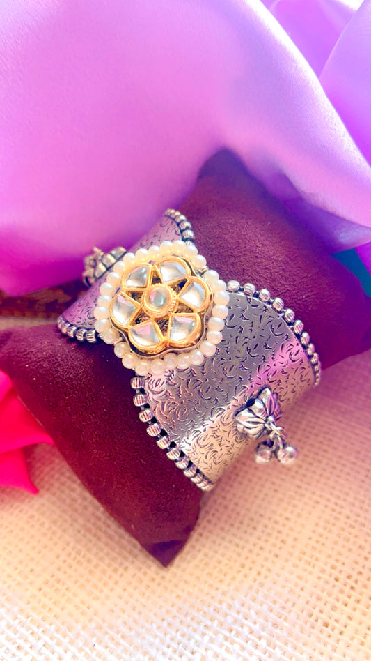 Tuhina Silver Handcuff