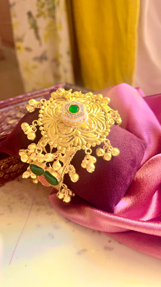 Moskshika Golden Handcuff