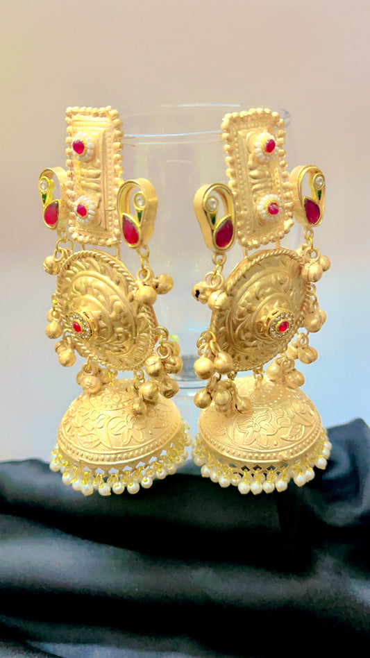 Golden Aanaya Jhumka Earring