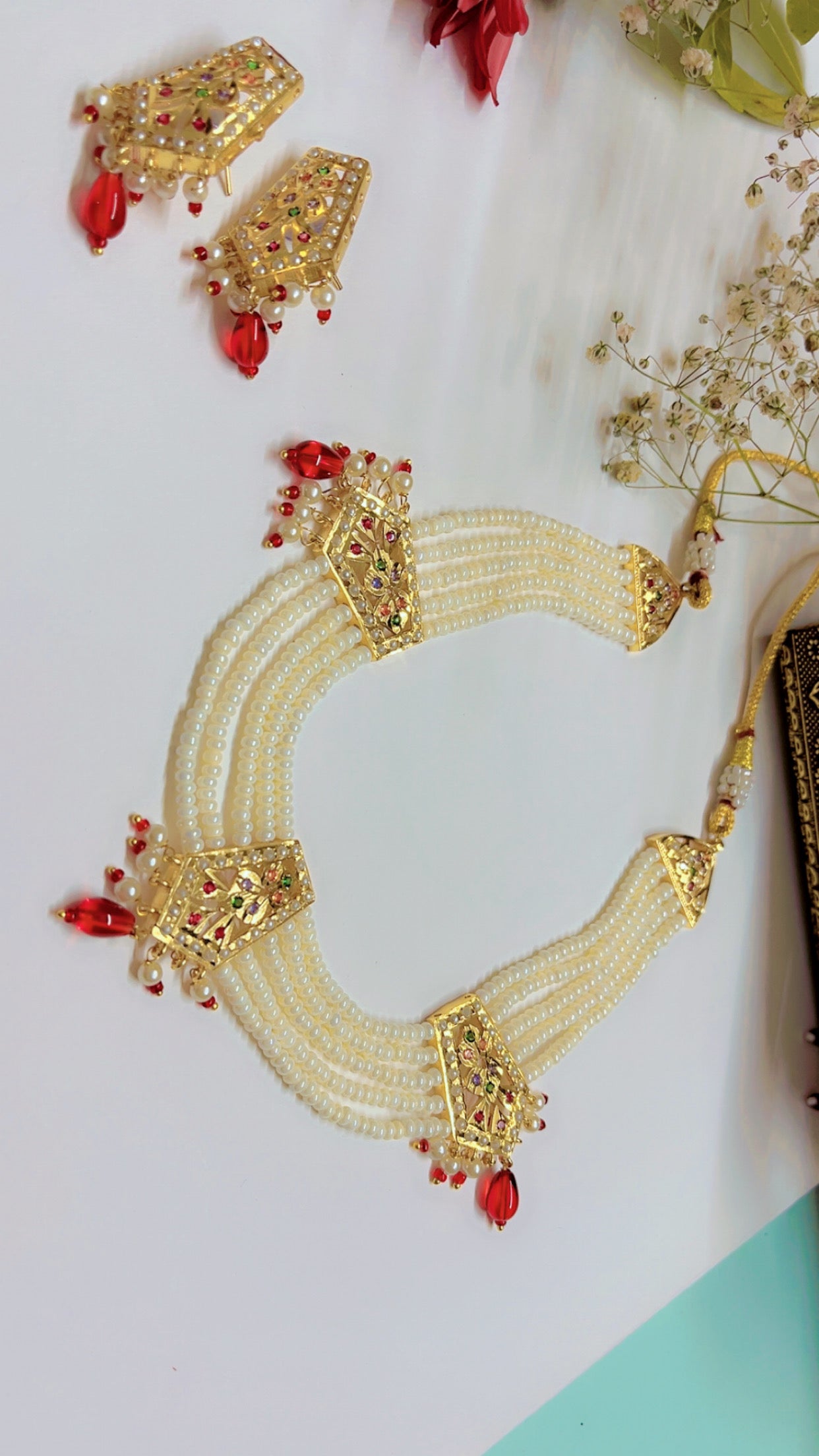 Taisha Pearl Neckpiece Set