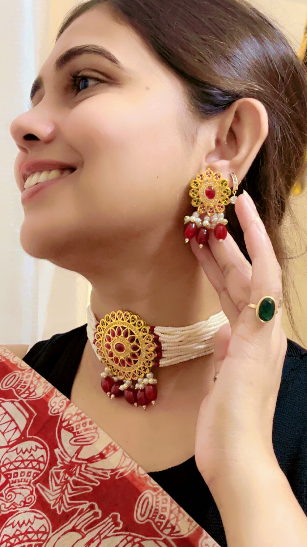 Aabhaya Pearl Neckpiece Set