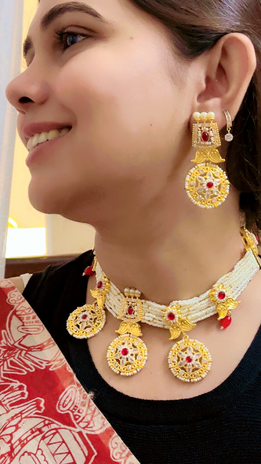 Aarvia  PearlNeckpiece Set